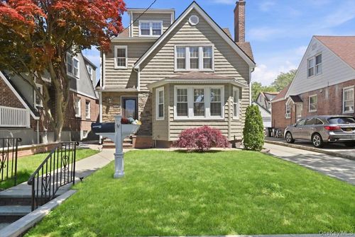 38-11 205th St, Bayside, NY, 11361-1866 | Card Image