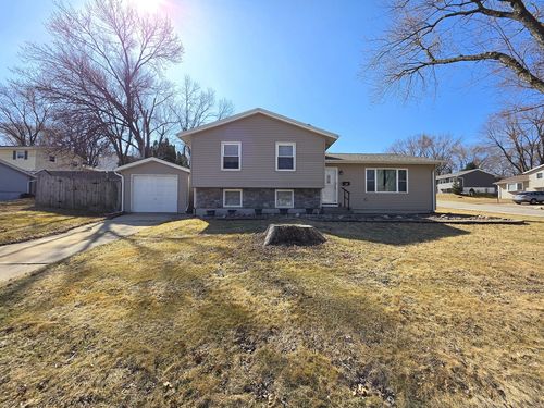 315 Colony Dr, Davenport, IA, 52806-4115 | Card Image