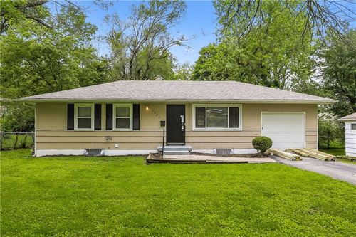 11302 Norton Ave, Kansas City, MO, 64137-2319 | Card Image