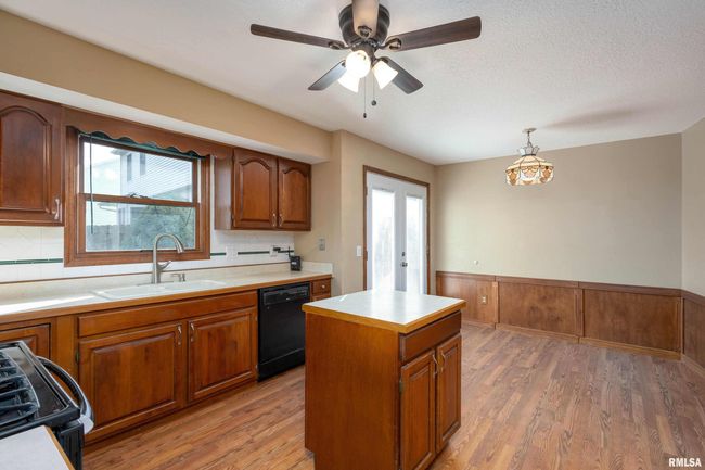 4325 Aspen Hills Cir, House other with 4 bedrooms, 3 bathrooms and null parking in Bettendorf IA | Image 9