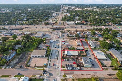 2708 N Shepherd Dr, Houston, TX, 77008-1932 | Card Image