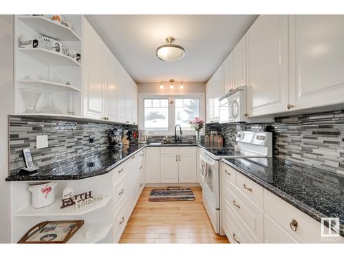 7047 132a Ave Nw, Edmonton, AB, T5C2B8 | Card Image