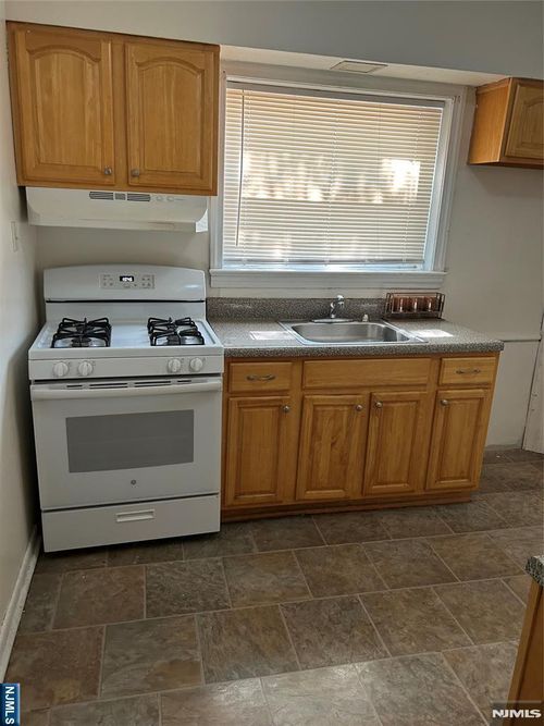 32-34 Halstead St, Kearny, NJ, 07032 | Card Image