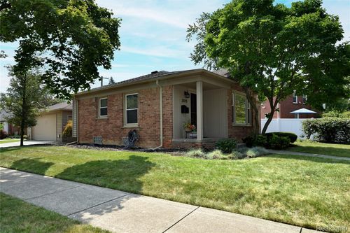 2070 Sheffield Rd, Birmingham, MI, 48009-7163 | Card Image