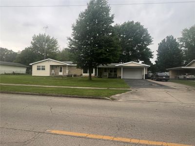 921 W 6th Street, House other with 3 bedrooms, 1 bathrooms and 5 parking in Ramsey IL | Image 2