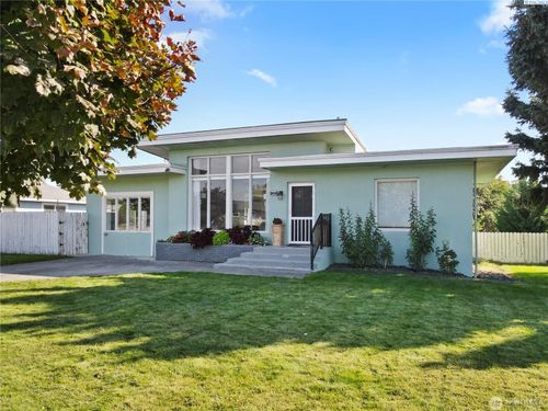 906 E Larch St, Othello, WA, 99344-1442 | Card Image