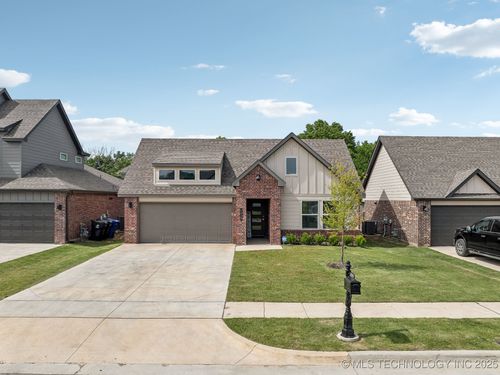 2428 W Birmingham St, Broken Arrow, OK, 74011-1470 | Card Image