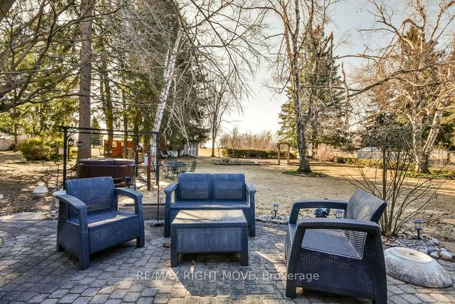 35 Fittons Rd E, House other with 3 bedrooms, 2 bathrooms and 4 parking in Orillia ON | Image 39
