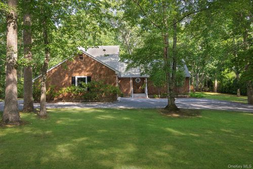 138 Montauk Hwy, Westhampton, NY, 11977-1331 | Card Image
