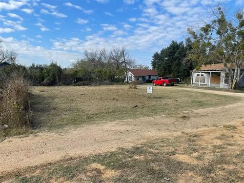 trlr-4-920 E Cameron Ave, Rockdale, TX, 76567-3076 | Card Image