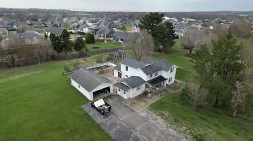 2402 Linda Rd, Valparaiso, IN, 46383 | Card Image