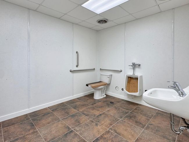 Updated ADA compliant bathrooms with grab bars, been winterized | Image 27