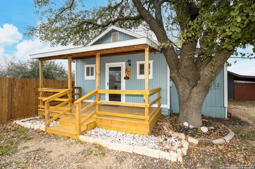 425 Palo Alto Dr, Von Ormy, TX, 78073-5908 | Card Image