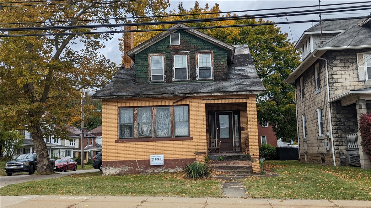 Walnut Ave, Clairton, PA 15025