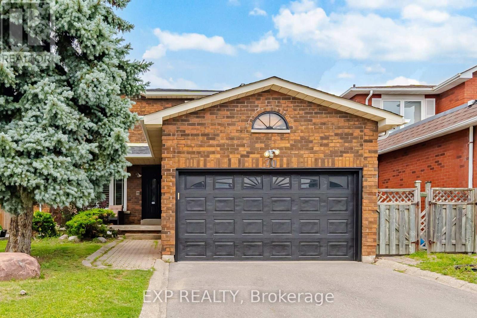 Residential in Vaughan (East Woodbridge) 2