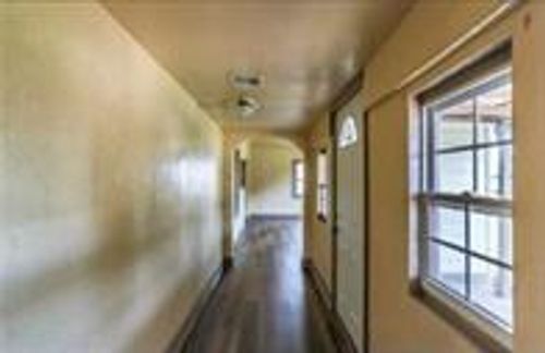 1524 Broadway Ave, Clinton, OK, 73601-3814 | Card Image