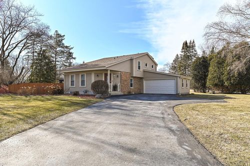 11249 N Oriole Lane, Mequon, WI, 53092 | Card Image