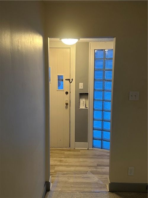 11 East Dr, Decatur, IL, 62526-4509 | Card Image