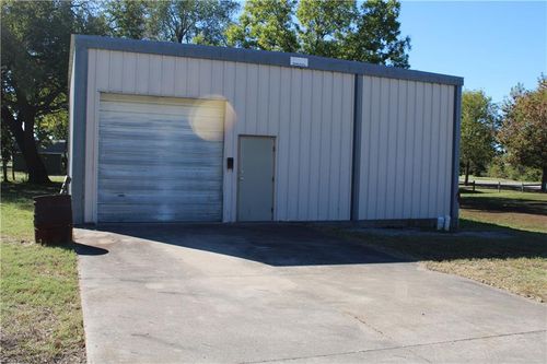 800 S Summit St, Girard, KS, 66743-1742 | Card Image