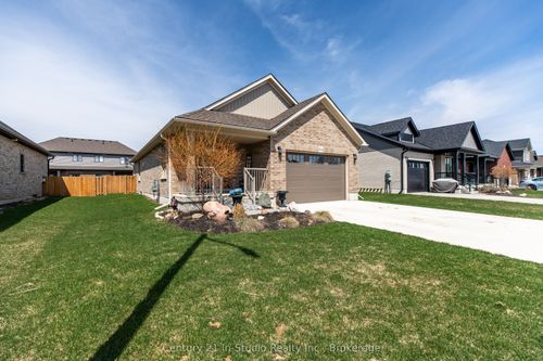 104 Emerson Way, Durham, ON, N0G1R0 | Card Image
