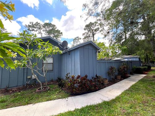 1077 Goldenrod Rd, Wellington, FL, 33414-8532 | Card Image