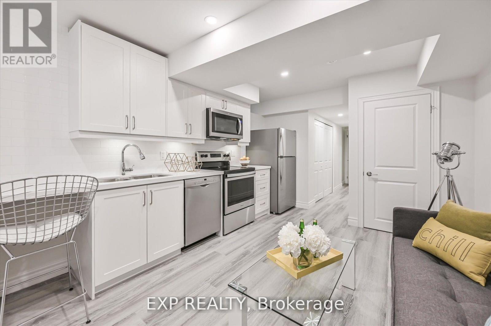 Residential Lease in Toronto (Playter Estates-Danforth) 2