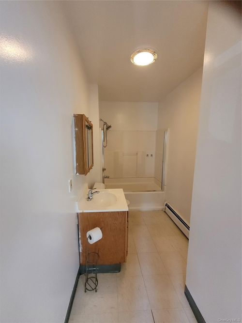 11 Fallkill Ave, Poughkeepsie, NY, 12601-2103 | Card Image