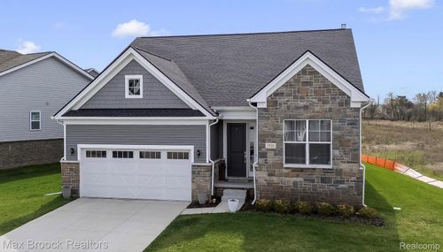 5526 Helmsdale Blvd, West Bloomfield, MI, 48322-1110 | Card Image
