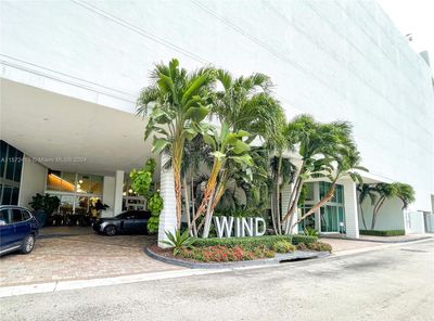 2412 - 350 S Miami Ave, Condo with 1 bedrooms, 1 bathrooms and null parking in Miami FL | Image 2