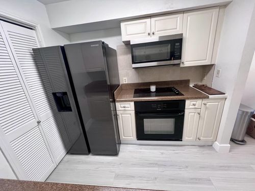 apt-1108-2400 Nw 33rd St, Oakland Park, FL, 33309-6473 | Card Image