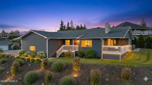7905 Englewood Ave, Yakima, WA, 98908-1026 | Card Image