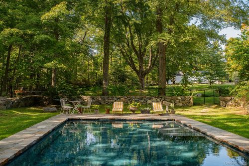 521 Barrett Hill Rd, Mahopac, NY, 10541-2412 | Card Image