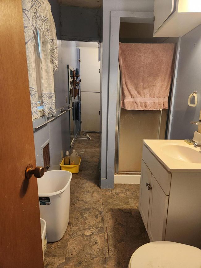 bathroom c 6-25 | Image 15