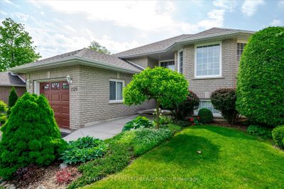 1329 White Cres, House other with 2 bedrooms, 3 bathrooms and 5 parking in Peterborough ON | Image 3