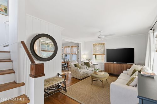 526 W End Ave, Avon-by-the-sea, NJ, 07717-1139 | Card Image