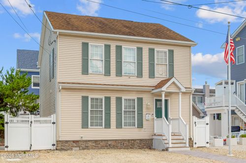 315 Shuster Ave, Seaside Heights, NJ, 08751-1115 | Card Image