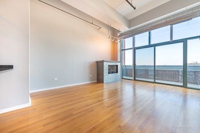 712 - 1645 W Ogden Avenue, Condo with 3 bedrooms, 2 bathrooms and 1 parking in Chicago IL | Image 3