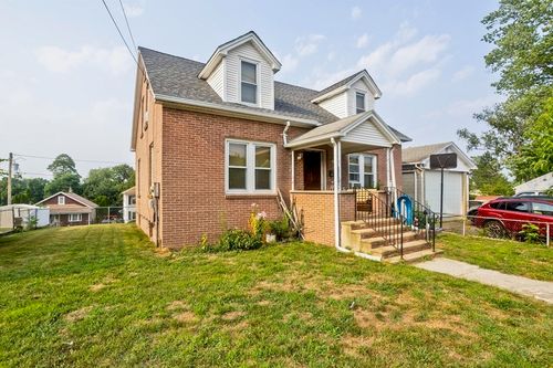 26 Grace St, Chicopee, MA, 01020-1216 | Card Image