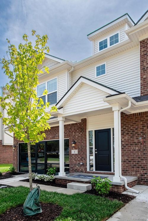 70-5 Grandview Cir, White Lake, MI, 48386-2483 | Card Image
