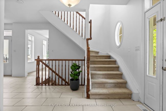 182 Meandering Brook Dr, House attached with 4 bedrooms, 4 bathrooms and 2 parking in Gloucester ON | Image 5