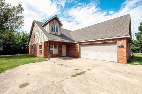 1834 W Creekmore Dr, Fayetteville, AR, 72703-1471 | Card Image