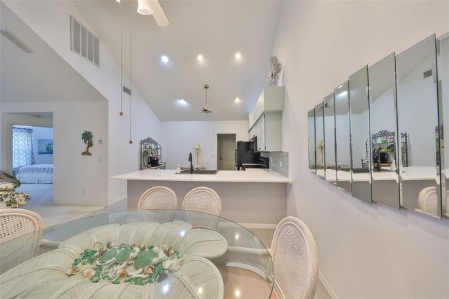 1140 - 1140 Golfview Woods Dr, Condo with 2 bedrooms, 2 bathrooms and null parking in SUN CITY CENTER FL | Image 35