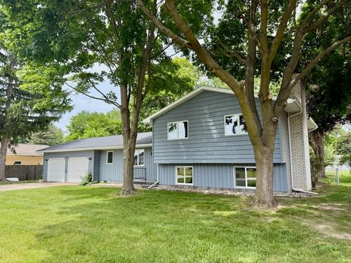 605 E Liberty St, Chesaning, MI, 48616-1706 | Card Image