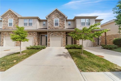 9950 W 87th Ter, Overland Park, KS, 66212-3702 | Card Image