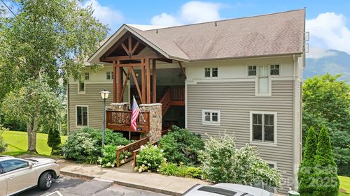 143 Hawks Peak Ln, Seven Devils, NC, 28604-7447 | Card Image