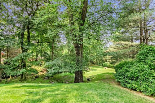 94 Cliff Rd, Tuxedo Park, NY, 10987-4256 | Card Image
