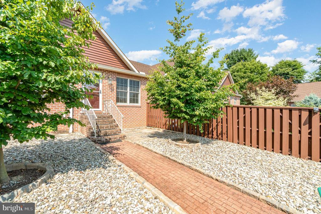 Sterling Ct, Enola, PA 17025
