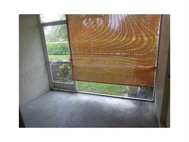 Screened Patio | Image 18