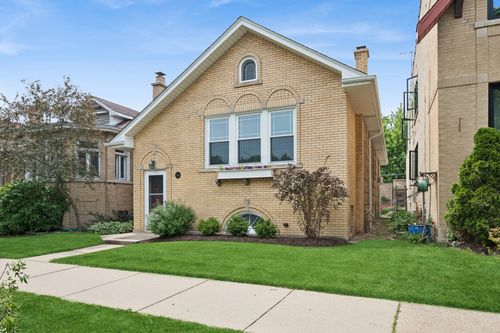 7448 N Rockwell Street, Chicago, IL, 60645 | Card Image