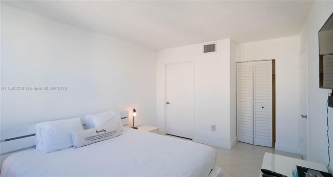 APT-1012 - 90 Alton Rd, Condo with 2 bedrooms, 2 bathrooms and null parking in Miami Beach FL | Image 14